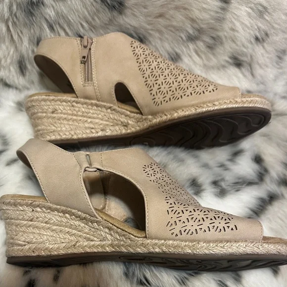 Easy Street Sandals with 2 inch heel - Picture 3 of 5